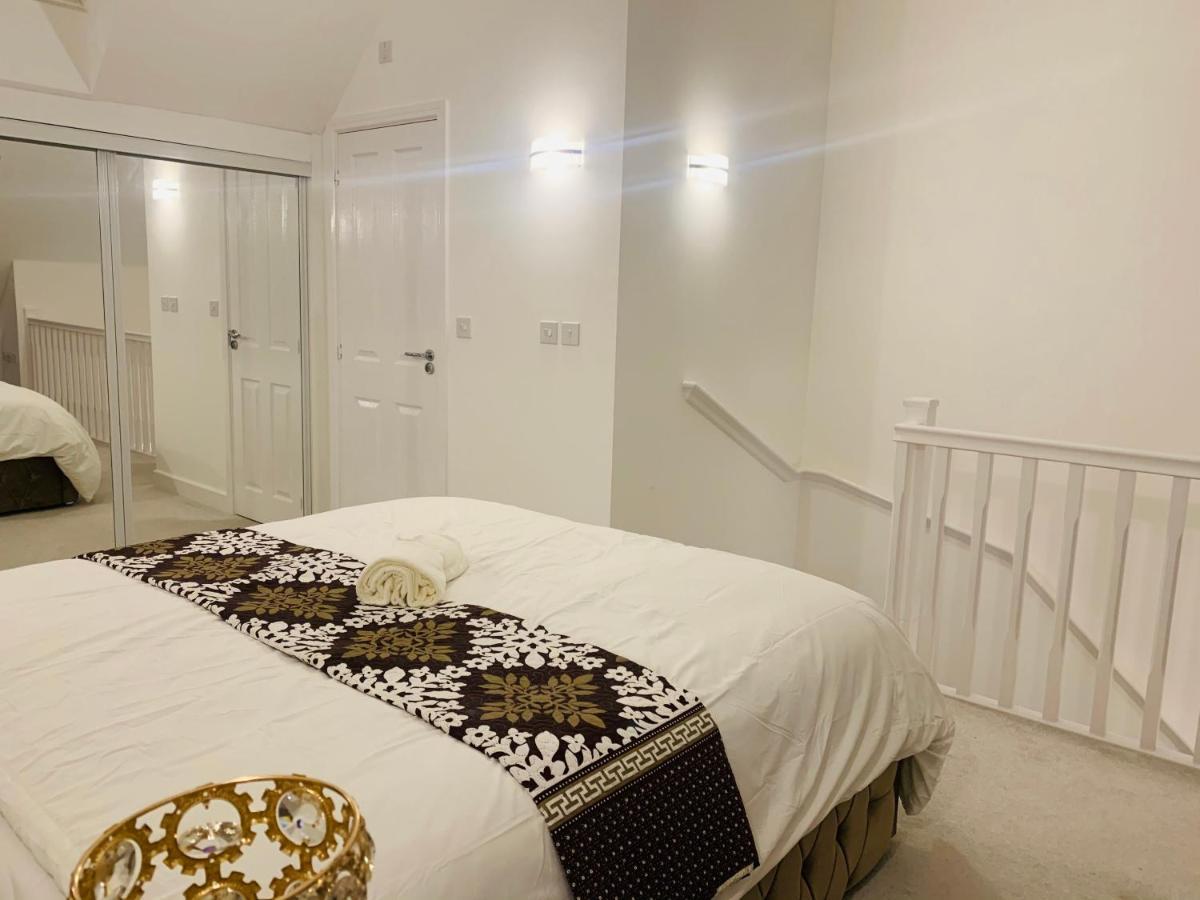 Deluxe En Suite Bedroom With Free On Site Parking Milton Keynes Bagian luar foto